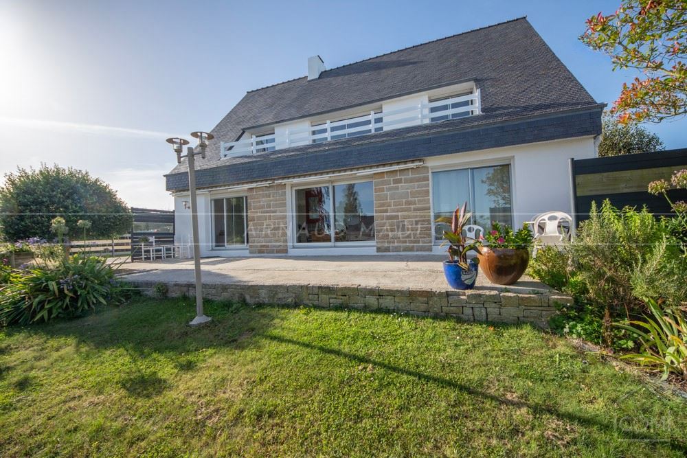 MAISON T7 - PIECE DE VIE TRIPLE - 4 CHAMBRES - SOUS SOL COMPLET - ESPACE PROPRIETAIRE DE PLAIN PIED - RENOVATION RECENTE - TERRASSE photo 2