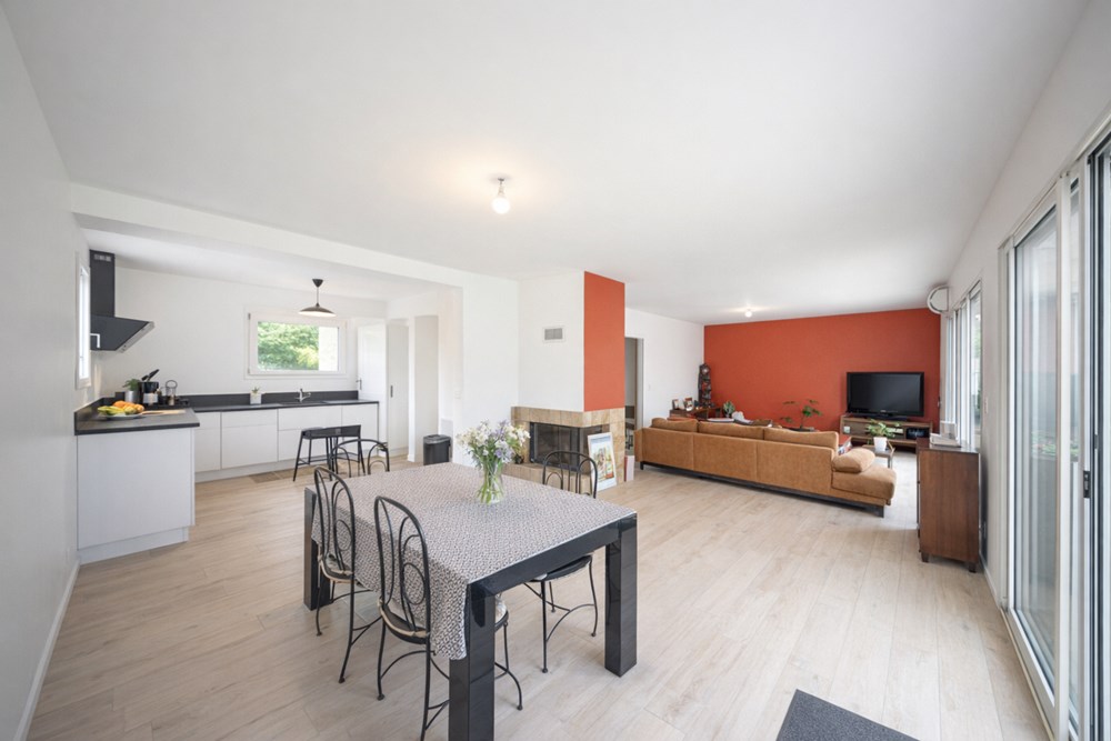 MAISON T7 - PIECE DE VIE TRIPLE - 4 CHAMBRES - SOUS SOL COMPLET - ESPACE PROPRIETAIRE DE PLAIN PIED - RENOVATION RECENTE - TERRASSE photo 2