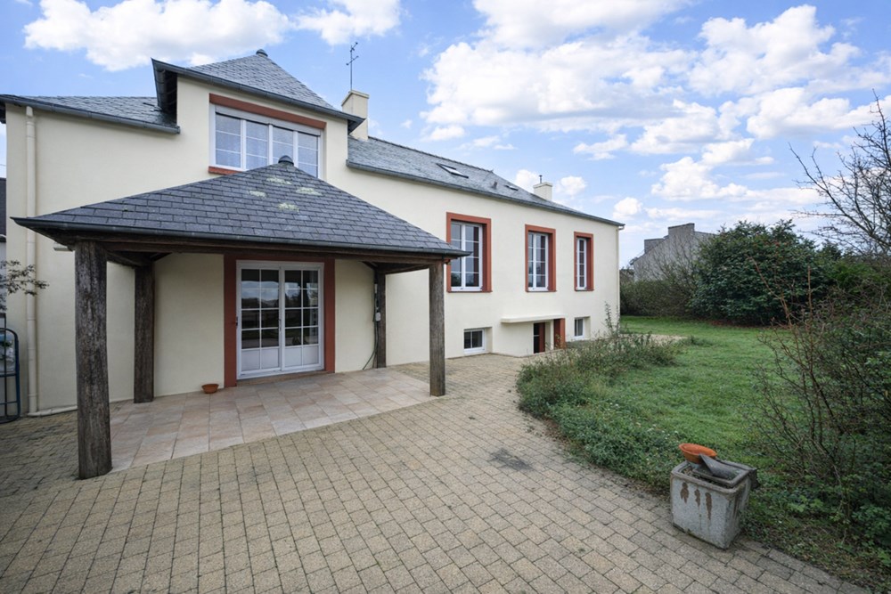 À VENDRE - MAISON 160M² - 5 CHAMBRES POSSIBLE - TRAVAUX À PRÉVOIR - GARAGE - CENTRE VILLE