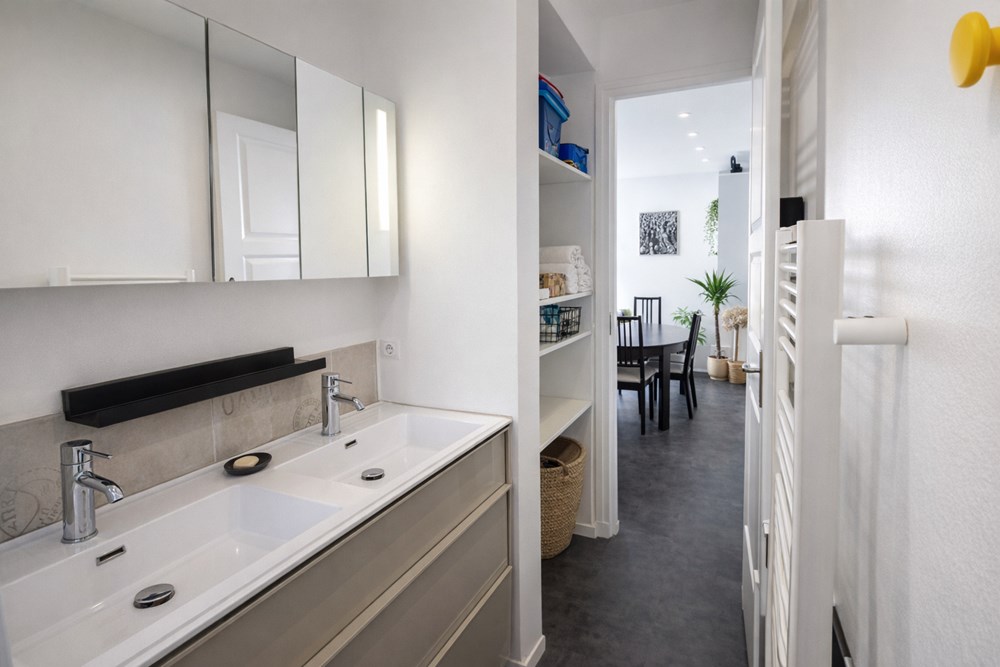 APPARTEMENT T4 58M² - 2 CHAMBRES POSSIBLE 3 - LUMINEUX - ENTIEREMENT RENOVE - LOCATAIRE EN PLACE photo 4