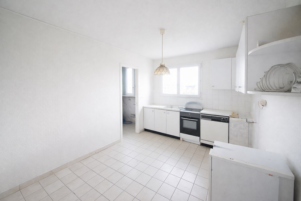 APPARTEMENT 103 M² - 4 CHAMBRES - GRANDE PIECE DE VIE - DALLE BETON - PROCHE CENTRE VILLE - PLACE DE PARKING photo 3