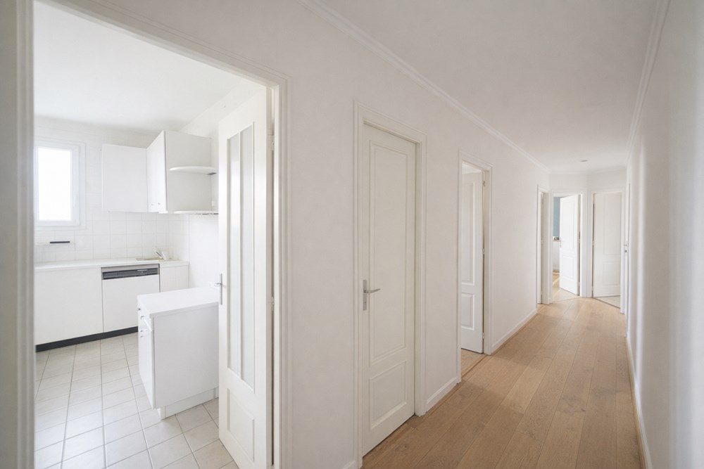 APPARTEMENT 103 M² - 4 CHAMBRES - GRANDE PIECE DE VIE - DALLE BETON - PROCHE CENTRE VILLE - PLACE DE PARKING photo 2