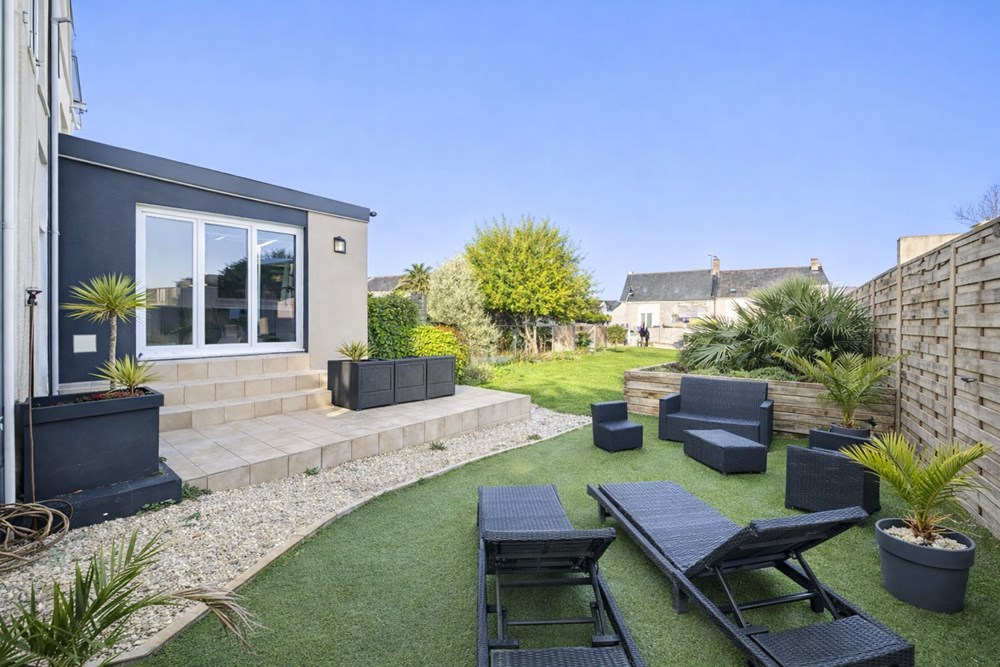 QUARTIER LANROZE - BELLE MAISON RENOVEE AVEC GOUT - SPACIEUSE - 4 CHAMBRES - GRAND JARDIN