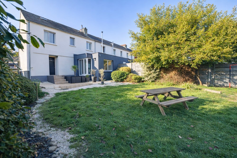 QUARTIER LANROZE - BELLE MAISON RENOVEE AVEC GOUT - SPACIEUSE - 4 CHAMBRES - GRAND JARDIN photo 2