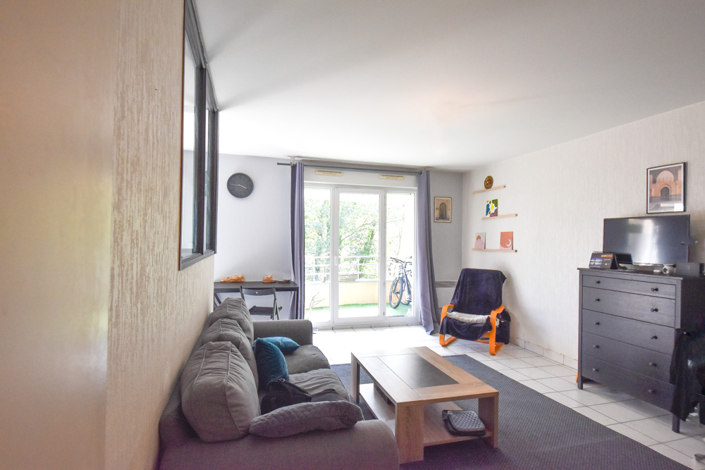 VALLON DU STANGALARD - APPARTEMENT DE 66 M2 - LUMINEUX - SANS VIS A VIS - DALLE BETON - ASCENSEUR - PLACE DE PARKING HANDICAPE - LOCATAIRES EN PLACE photo 2