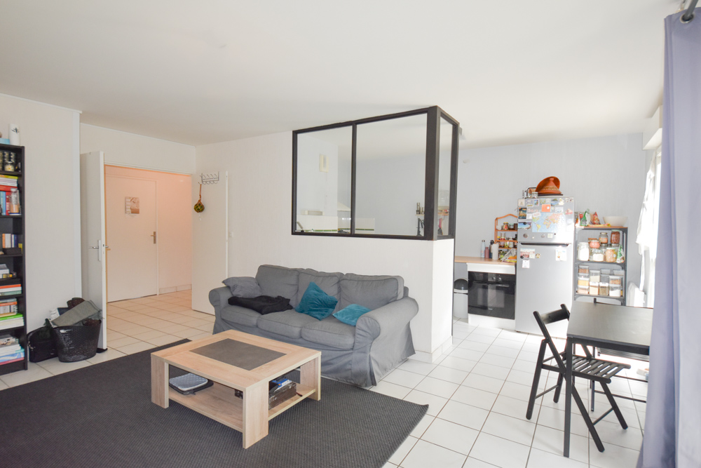 VALLON DU STANGALARD - APPARTEMENT DE 66 M2 - LUMINEUX - SANS VIS A VIS - DALLE BETON - ASCENSEUR - PLACE DE PARKING HANDICAPE - LOCATAIRES EN PLACE