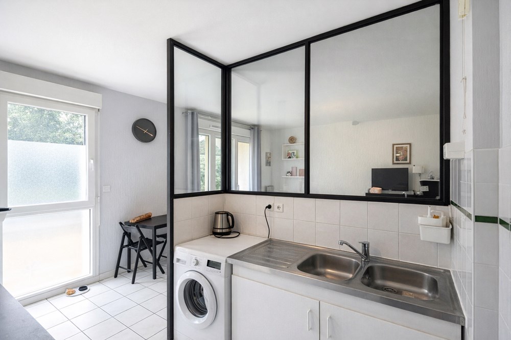 VALLON DU STANGALARD - APPARTEMENT DE 66 M2 - LUMINEUX - SANS VIS A VIS - DALLE BETON - ASCENSEUR - PLACE DE PARKING HANDICAPE - LOCATAIRES EN PLACE photo 2