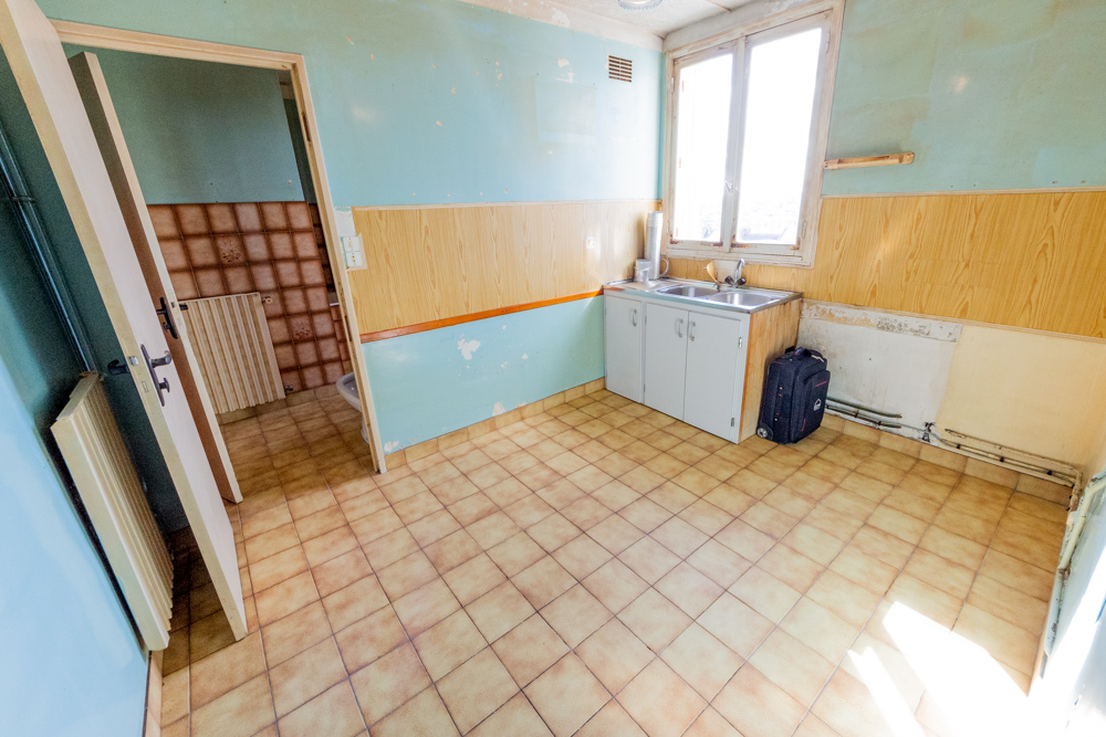 APPARTEMENT T5 DE 84M² - 4 CHAMBRES - NOMBREUX RANGEMENTS - BEAU POTENTIEL - ASCENSEUR - DALLE BETON photo 3