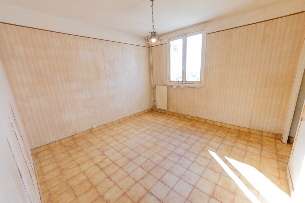 APPARTEMENT T5 DE 84M² - 4 CHAMBRES - NOMBREUX RANGEMENTS - BEAU POTENTIEL - ASCENSEUR - DALLE BETON photo 5