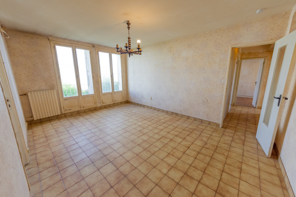 APPARTEMENT T5 DE 84M² - 4 CHAMBRES - NOMBREUX RANGEMENTS - BEAU POTENTIEL - ASCENSEUR - DALLE BETON photo 4