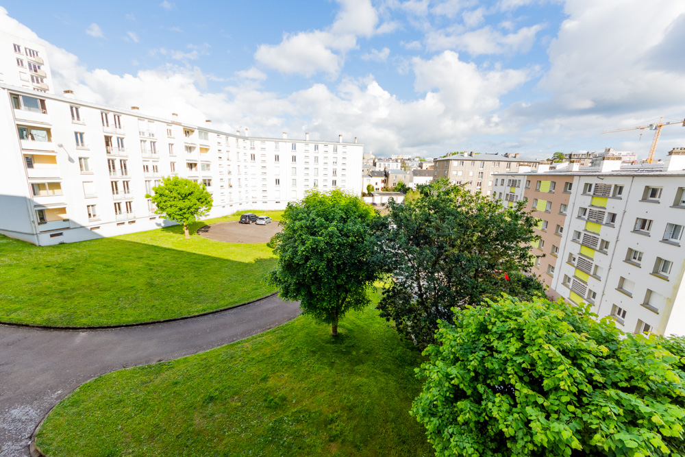APPARTEMENT T5 DE 84M² - 4 CHAMBRES - NOMBREUX RANGEMENTS - BEAU POTENTIEL - ASCENSEUR - DALLE BETON