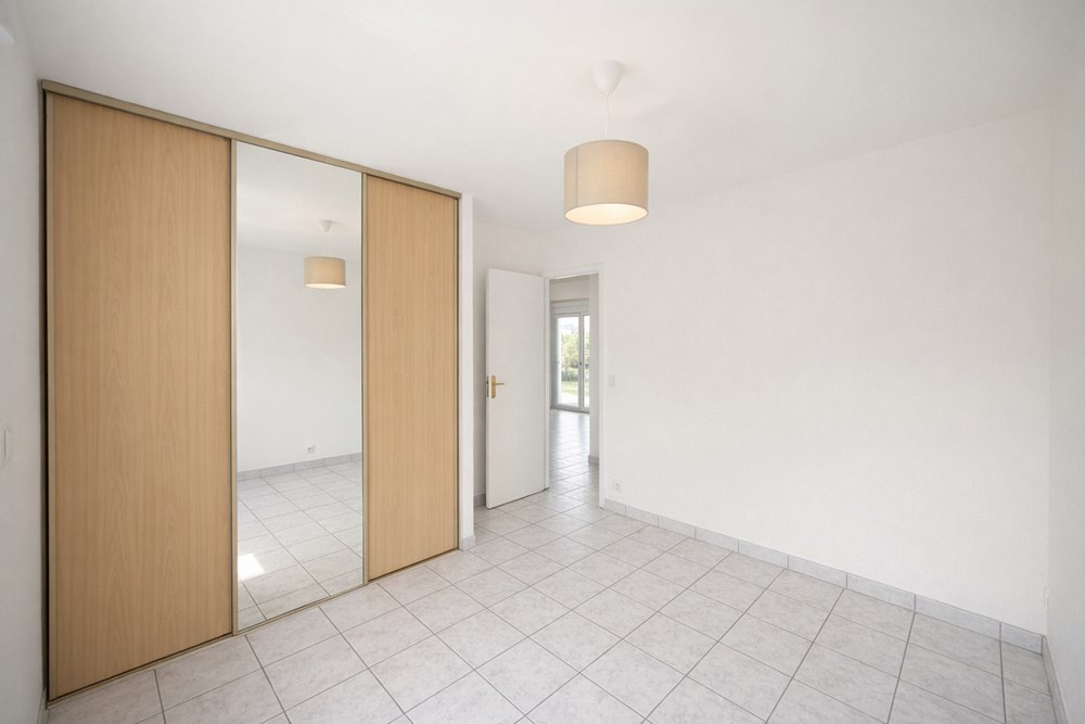 MAISON CONTEMPORAINE T5 DES ANNEES 2000 - GRANDE PIECE DE VIE TRIPLE 3/4 CHAMBRES - GARAGE - TERRAIN 600 M² CLOS photo 4