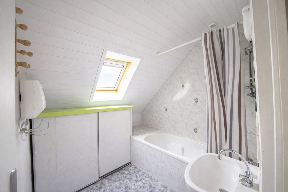 MAISON CONTEMPORAINE T5 DES ANNEES 2000 - GRANDE PIECE DE VIE TRIPLE 3/4 CHAMBRES - GARAGE - TERRAIN 600 M² CLOS photo 5