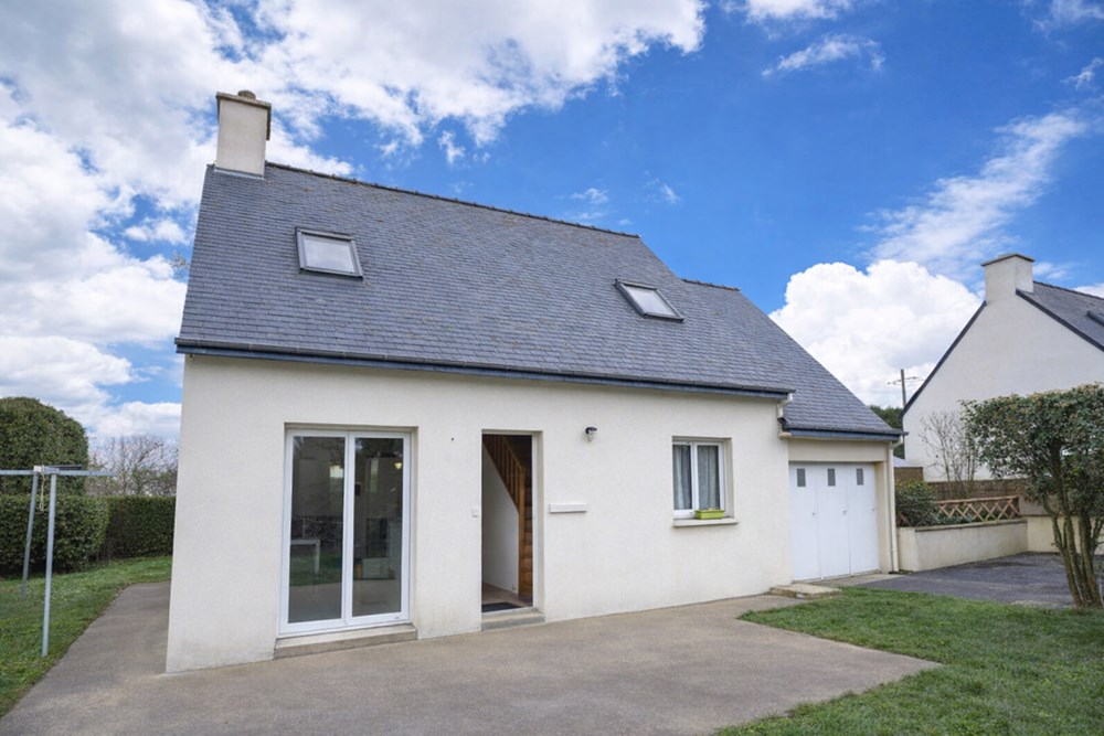 MAISON CONTEMPORAINE T5 DES ANNEES 2000 - GRANDE PIECE DE VIE TRIPLE 3/4 CHAMBRES - GARAGE - TERRAIN 600 M² CLOS