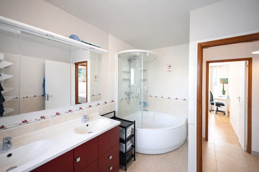 MAISON 133M² - 4 CHAMBRES - 2 DEPENDANCES - 2 MINUTES DE LA MER - GRAND JARDIN - COUP DE COEUR photo 5