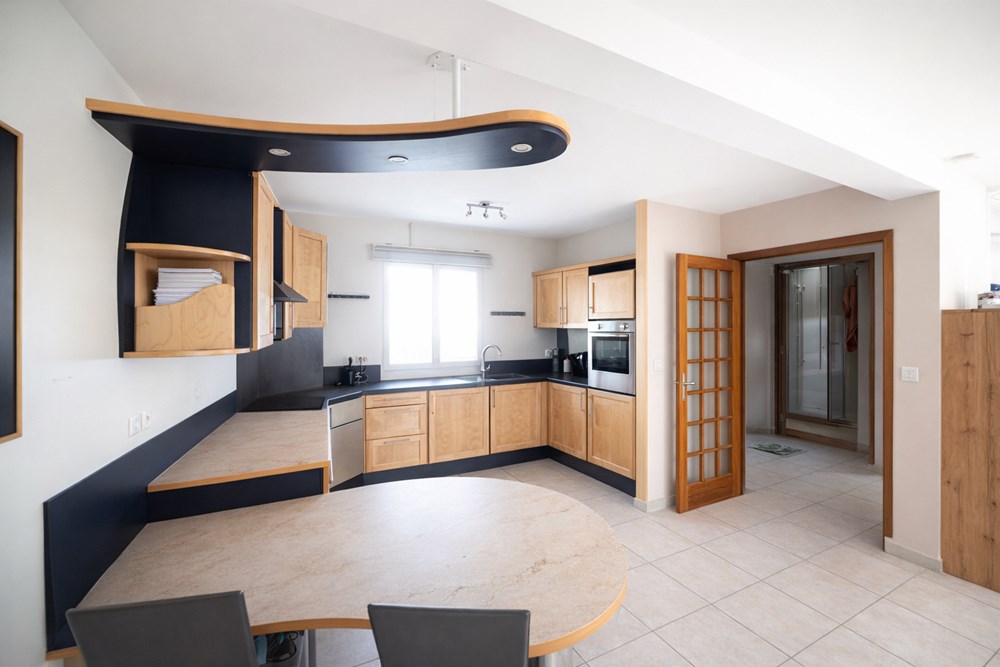 MAISON 133M² - 4 CHAMBRES - 2 DEPENDANCES - 2 MINUTES DE LA MER - GRAND JARDIN - COUP DE COEUR photo 4