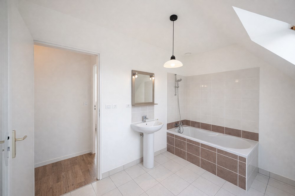 CHARMANTE MAISON RECENTE BBC DE 2012 - 3 CHAMBRES (POSSIBLE 4) - JARDIN - GARAGE - PANNEAUX SOLAIRE - ACCES PMR photo 5