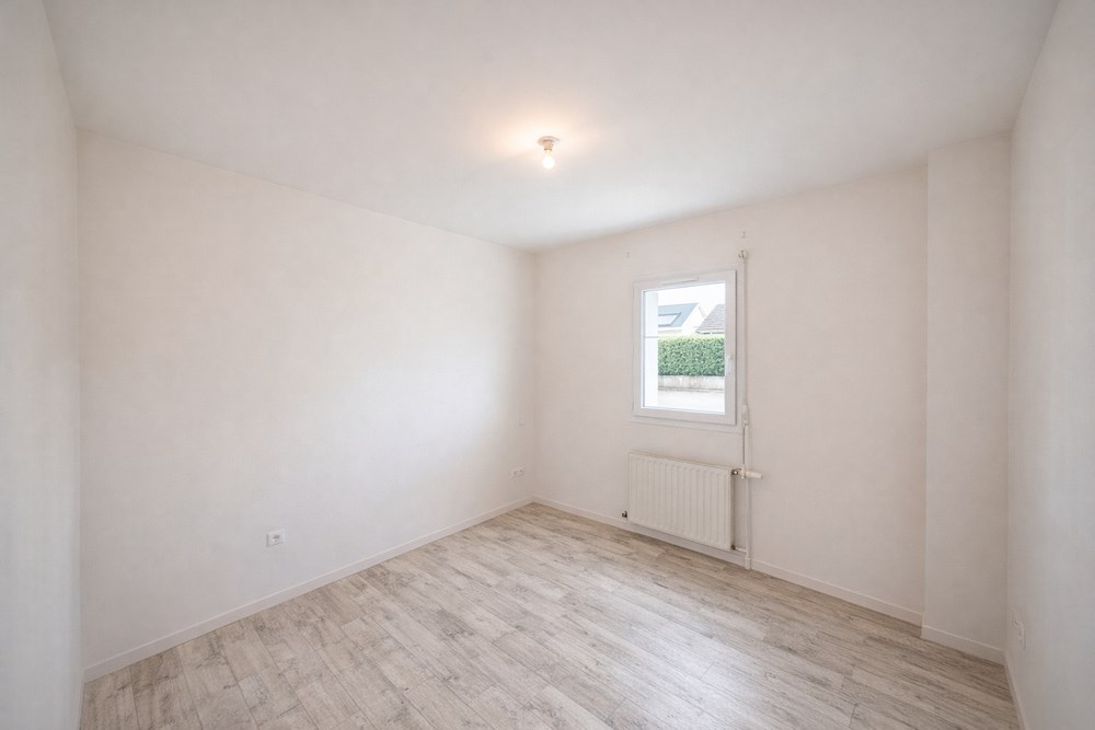 CHARMANTE MAISON RECENTE BBC DE 2012 - 3 CHAMBRES (POSSIBLE 4) - JARDIN - GARAGE - PANNEAUX SOLAIRE - ACCES PMR photo 4