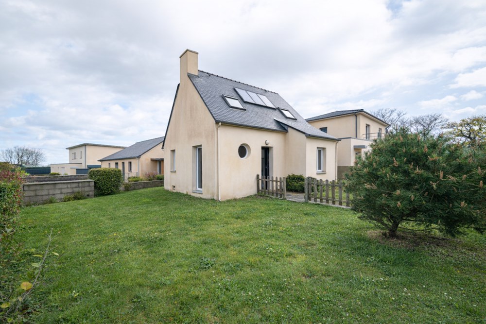 CHARMANTE MAISON RECENTE BBC DE 2012 - 3 CHAMBRES (POSSIBLE 4) - JARDIN - GARAGE - PANNEAUX SOLAIRE - ACCES PMR