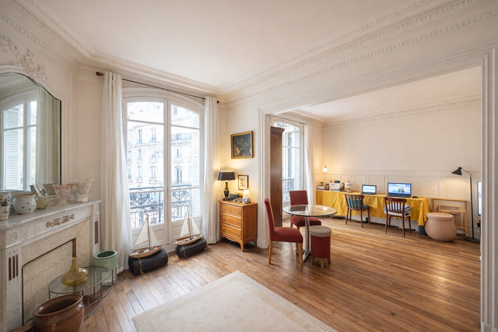 APPARTEMENT HAUSSMANNIEN T3 DE 87M² - PIECE DE VIE DOUBLE - ASCENSEUR - ECOLE MILITAIRE CAMBRONNE SEGUR - RARE - POSSIBILITE PROFESSION LIBERALE photo 2