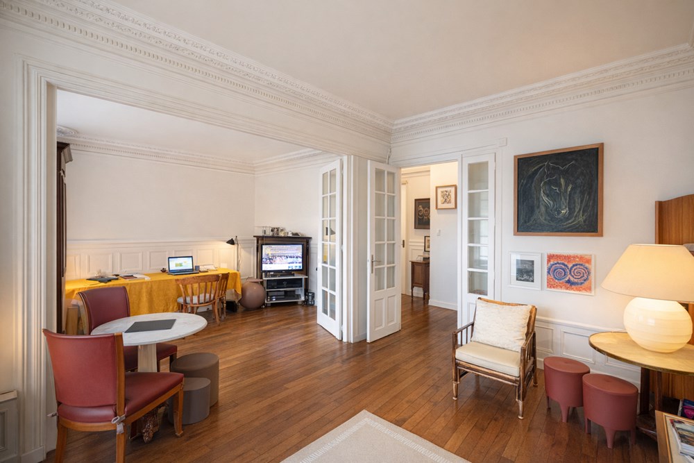 APPARTEMENT HAUSSMANNIEN T3 DE 87M² - PIECE DE VIE DOUBLE - ASCENSEUR - ECOLE MILITAIRE CAMBRONNE SEGUR - RARE - POSSIBILITE PROFESSION LIBERALE photo 3