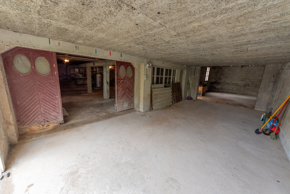 MAISON INDIVIDUELLE 140M² DES ANNEES 60 SUR TERRAIN DE 550M² - 4 CHAMBRES - SOUS-SOL INTEGRAL photo 2