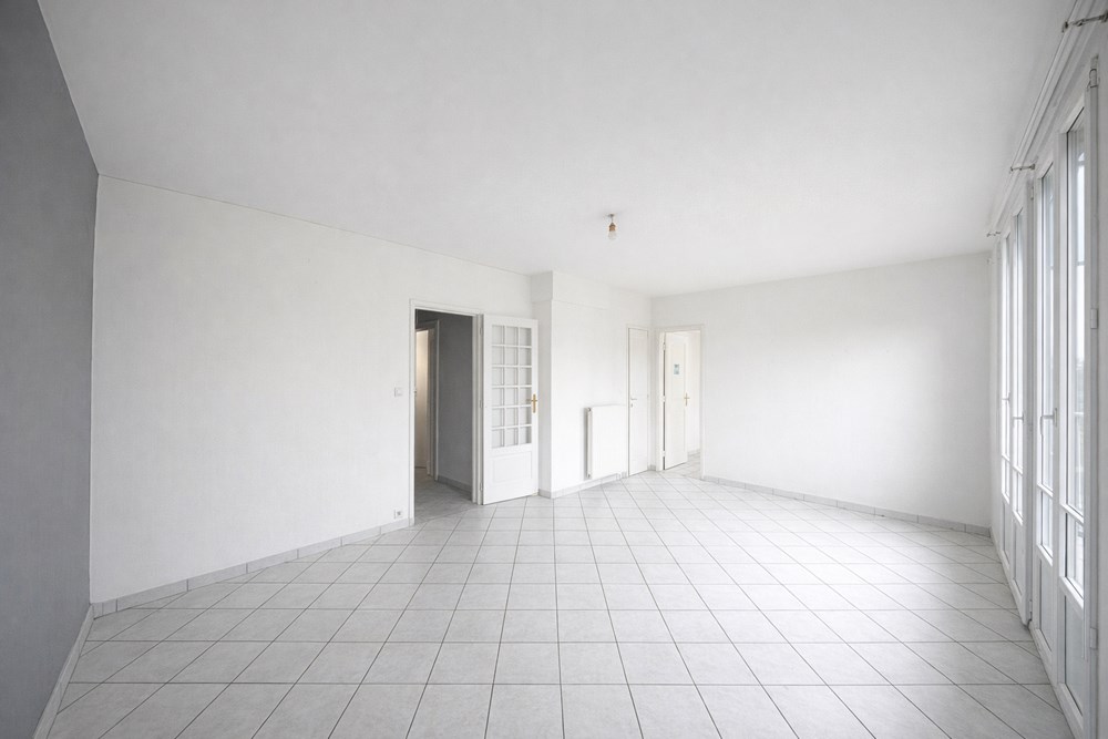 APPARTEMENT T5 DE 85M² - 3/4 CHAMBRES - BALCON - PETITE VUE MER/RADE - DALLE BETON - CAVE photo 2