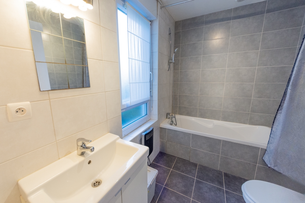APPARTEMENT T2 30M² - RDC SURELEVE AVEC LOCATAIRE EN PLACE - PETITE COPROPRIETE photo 4