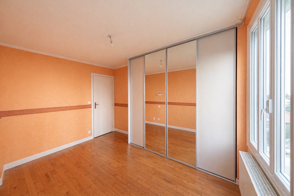 APPARTEMENT - 2 CHAMBRES ( POSS 3) - SPACIEUX ESPACE DE VIE - LUMINEUX - GRAND PARKING COLLECTIF - PROCHE CENTRE photo 4