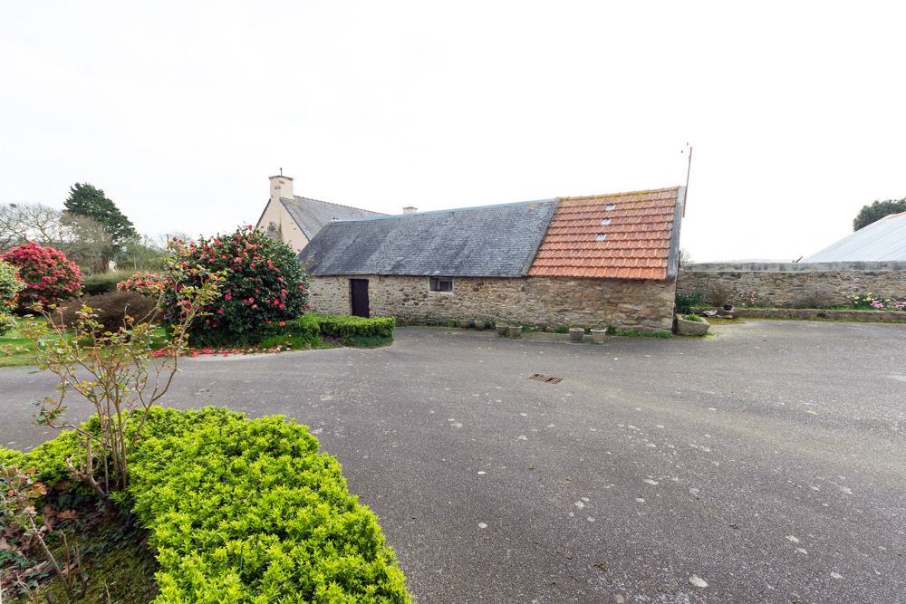 CORPS DE FERME 120M² T7 AVEC 3 DEPENDANCES - HANGAR - ECURIES - POULAILLER - TERRAIN DE 6000M² photo 4