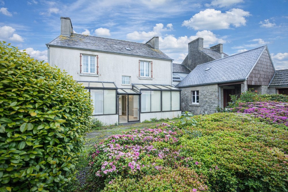 MAISON 118 M² - FORT POTENTIEL - 4 CHAMBRES / 6 POSSIBLE - A RENOVER - BOURG - CALME