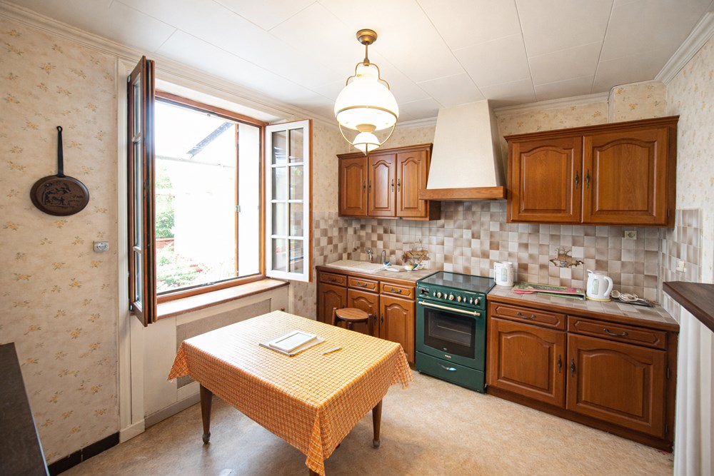 MAISON 118 M² - FORT POTENTIEL - 4 CHAMBRES / 6 POSSIBLE - A RENOVER - BOURG - CALME photo 4