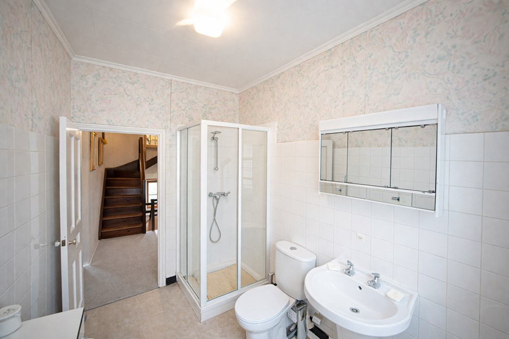 MAISON 118 M² - FORT POTENTIEL - 4 CHAMBRES / 6 POSSIBLE - A RENOVER - BOURG - CALME photo 5