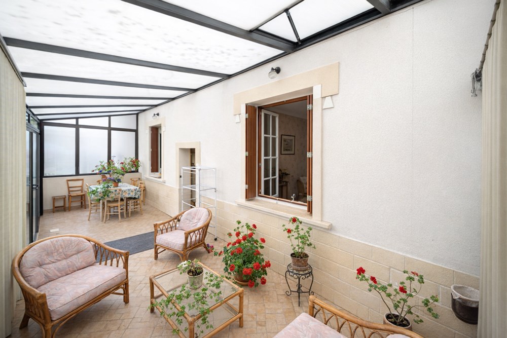 MAISON 118 M² - FORT POTENTIEL - 4 CHAMBRES / 6 POSSIBLE - A RENOVER - BOURG - CALME photo 2