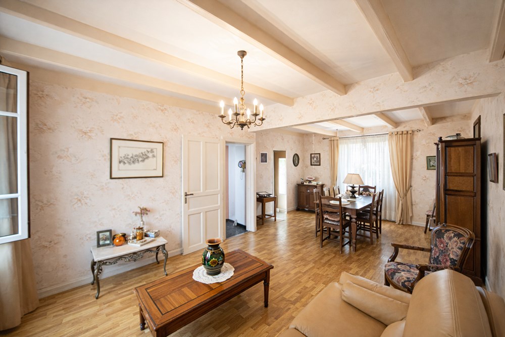 MAISON 118 M² - FORT POTENTIEL - 4 CHAMBRES / 6 POSSIBLE - A RENOVER - BOURG - CALME photo 3