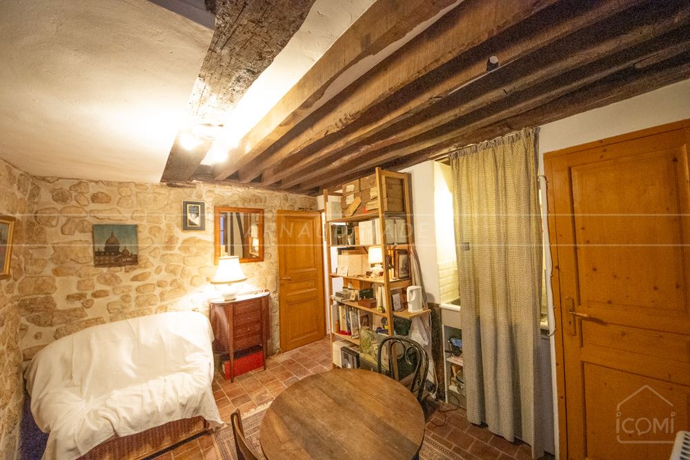STUDIO DE CHARME AVEC POUTRES/TOMETTES/PIERRE - CALME - AUTHENTICITE - IDEAL PIED A TERRE OU LOCATIF photo 2