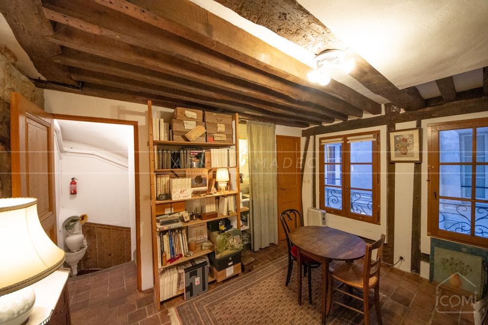 STUDIO DE CHARME AVEC POUTRES/TOMETTES/PIERRE - CALME - AUTHENTICITE - IDEAL PIED A TERRE OU LOCATIF photo 3