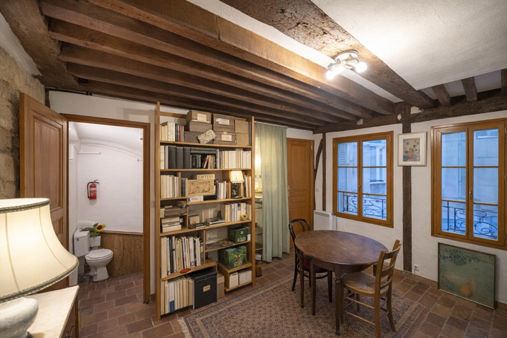 STUDIO DE CHARME AVEC POUTRES/TOMETTES/PIERRE - CALME - AUTHENTICITE - IDEAL PIED A TERRE OU LOCATIF photo 4