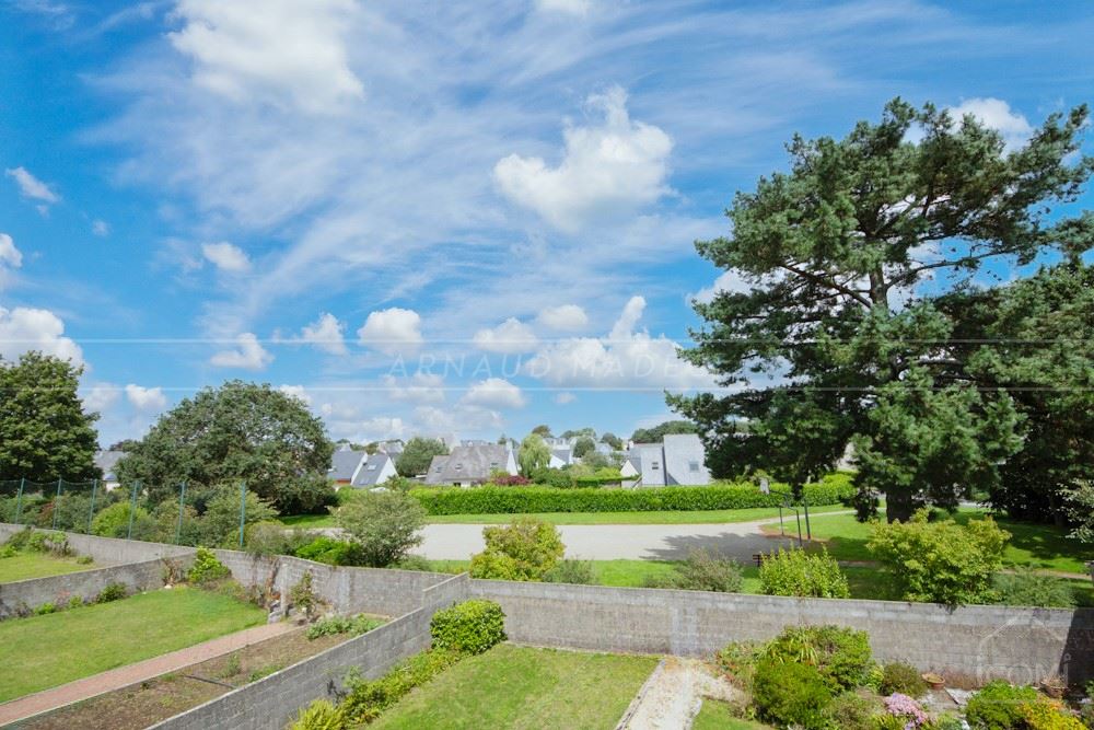 GRANDE MAISON T7 DES ANNEES 70 A MODERNISER - TERRAIN +300 M² - 5 CHAMBRES - DALLE BETON - NON MITOYEN - CALME - RARE