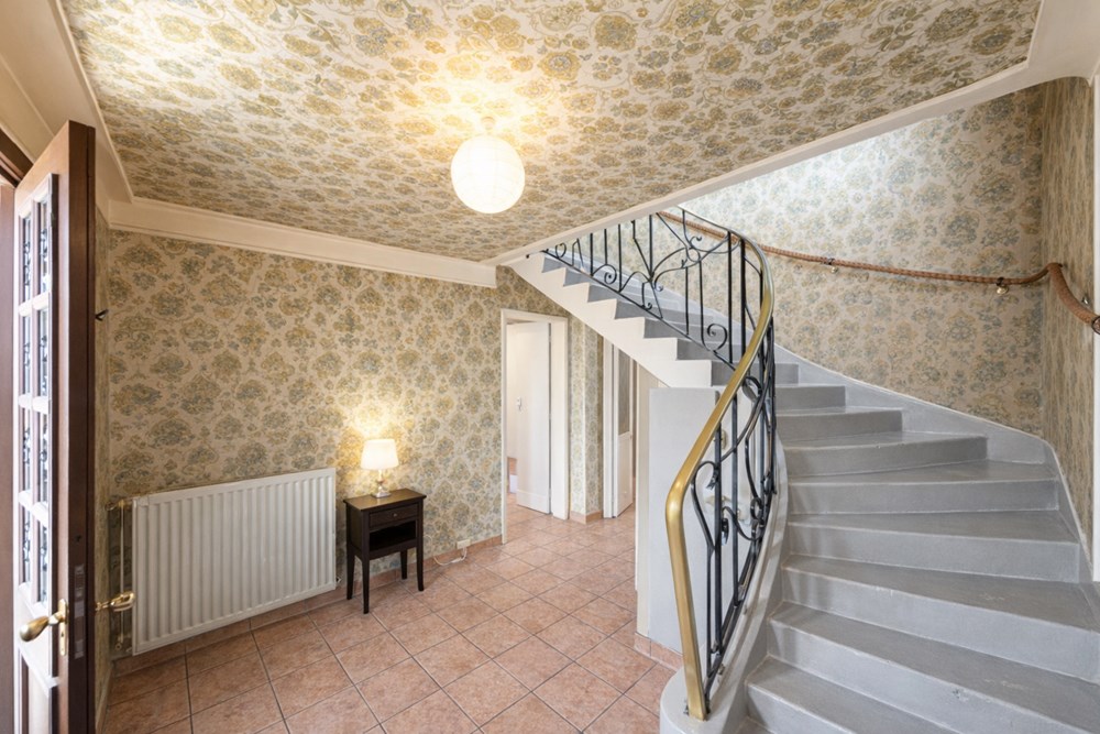 GRANDE MAISON T7 DES ANNEES 70 A MODERNISER - TERRAIN +300 M² - 5 CHAMBRES - DALLE BETON - NON MITOYEN - CALME - RARE photo 2