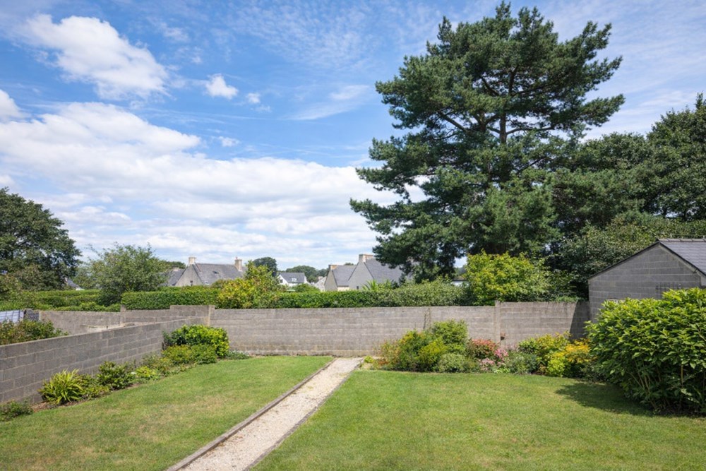 GRANDE MAISON T7 DES ANNEES 70 A MODERNISER - TERRAIN +300 M² - 5 CHAMBRES - DALLE BETON - NON MITOYEN - CALME - RARE photo 5
