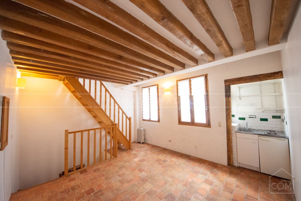 DUPLEX T2 AVEC SALLE DE BAIN - DERNIER ETAGE - CHARME - AUTHENTICITE - COUP DE COEUR ASSURE