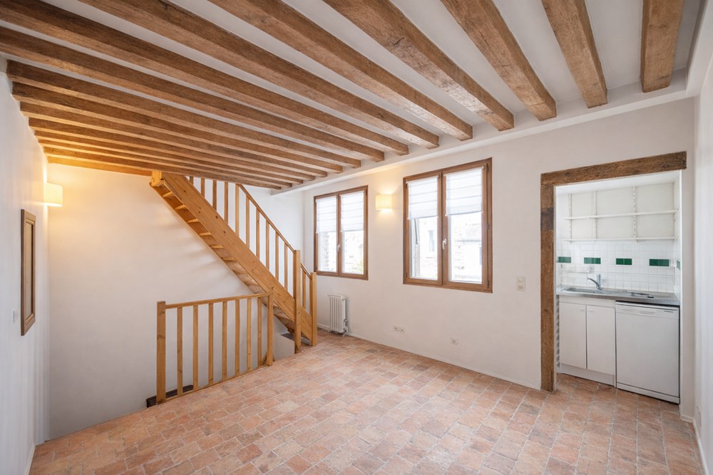 DUPLEX T2 AVEC SALLE DE BAIN - DERNIER ETAGE - CHARME - AUTHENTICITE - COUP DE COEUR ASSURE