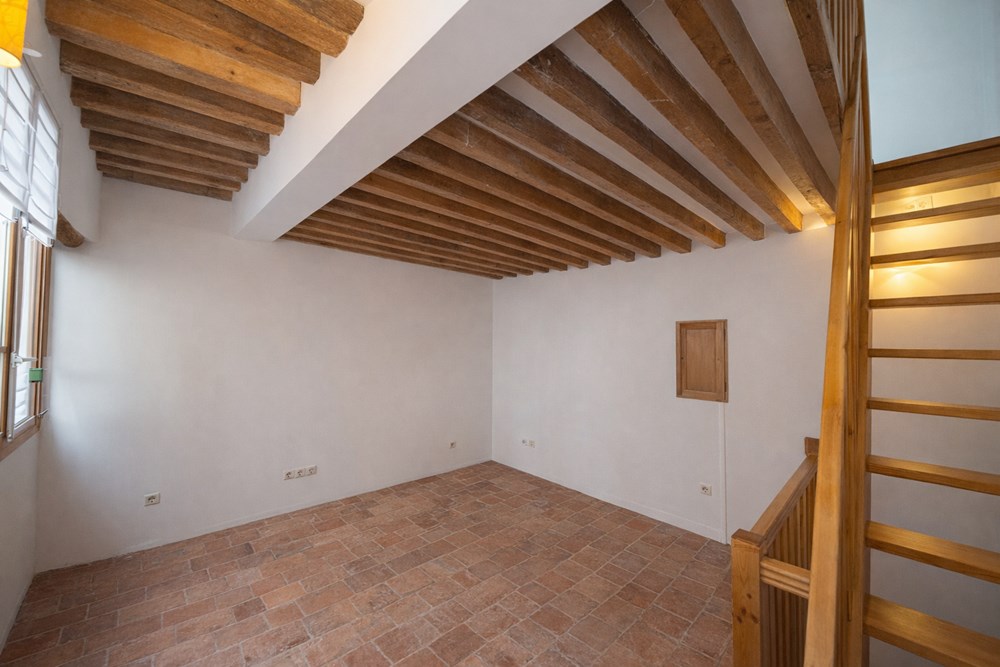 DUPLEX T2 AVEC SALLE DE BAIN - DERNIER ETAGE - CHARME - AUTHENTICITE - COUP DE COEUR ASSURE photo 2