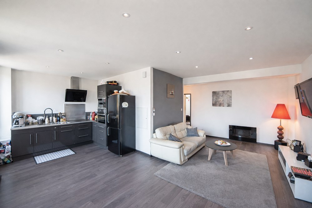 QUARTIER QUATRE MOULINS- IMMEUBLE AVEC 2 APPARTEMENTS ET UN LOCAL COMMERCIAL - SANS TRAVAUX