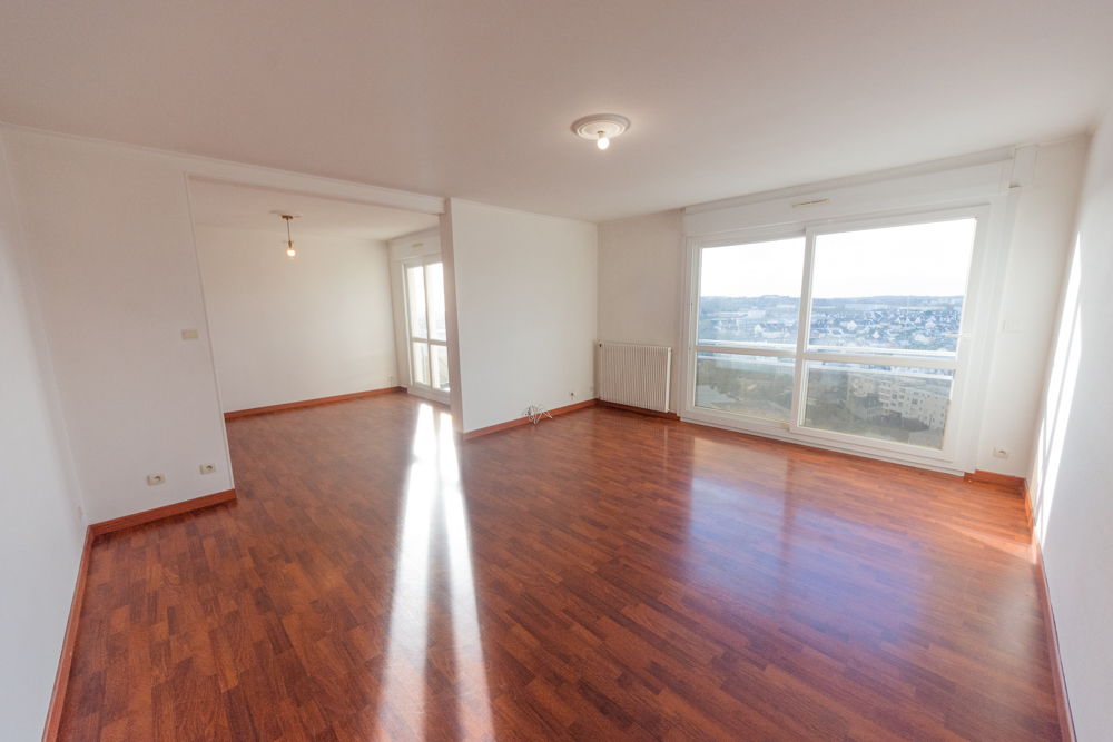 APPARTEMENT T5 103M² - 3 CHAMBRES POSSIBLE 4 - DALLE BETON - BALCON - ASCENSEUR - 2 PARKINGS PRIVES