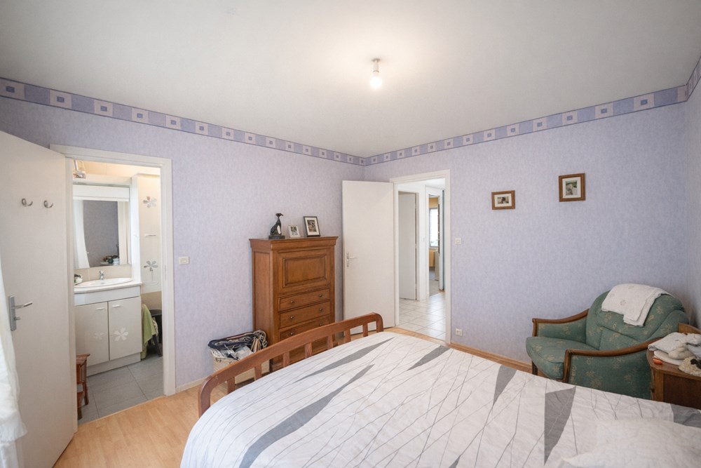 MAISON DE 137M² SUR SOUS SOL TOTAL DE 92M² - 4 CHAMBRES - JARDIN - GARAGE - CALME photo 4