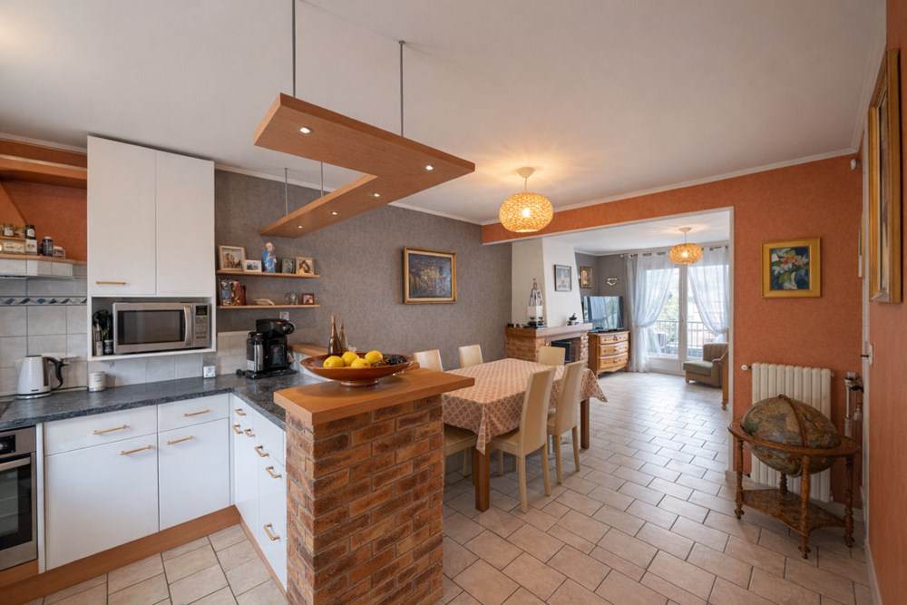 MAISON DE 137M² SUR SOUS SOL TOTAL DE 92M² - 4 CHAMBRES - JARDIN - GARAGE - CALME photo 3