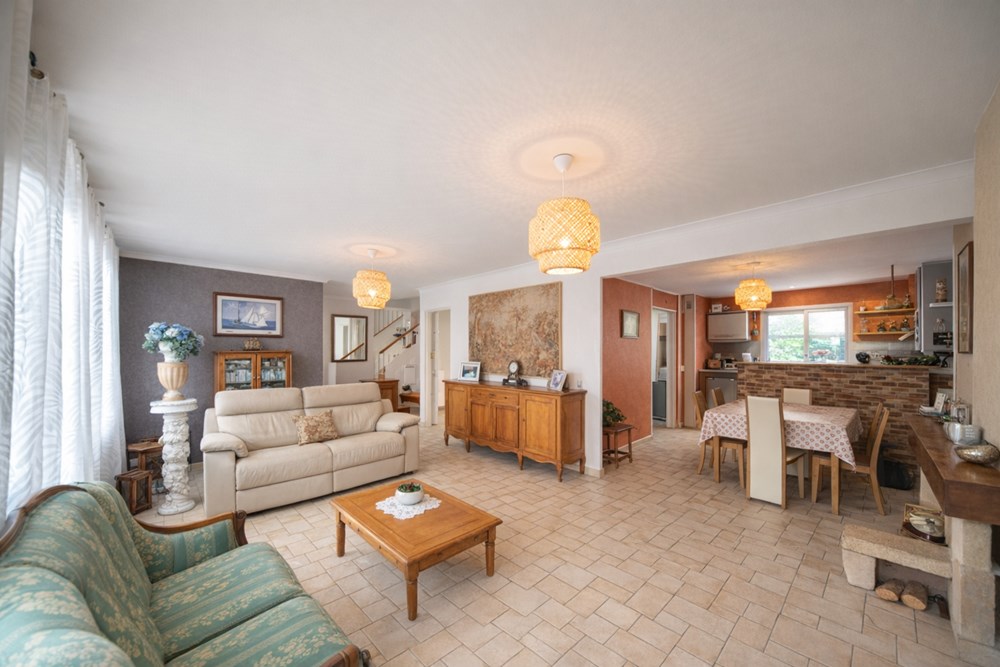 MAISON DE 137M² SUR SOUS SOL TOTAL DE 92M² - 4 CHAMBRES - JARDIN - GARAGE - CALME photo 2