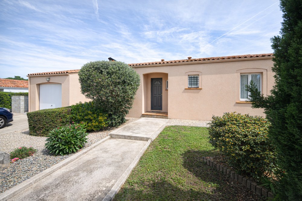 MAISON 90 M² - 2003 - GRAND JARDIN - PLAIN PIED - 3 CHAMBRES - GARAGE - GRANDE PIECE DE VIE